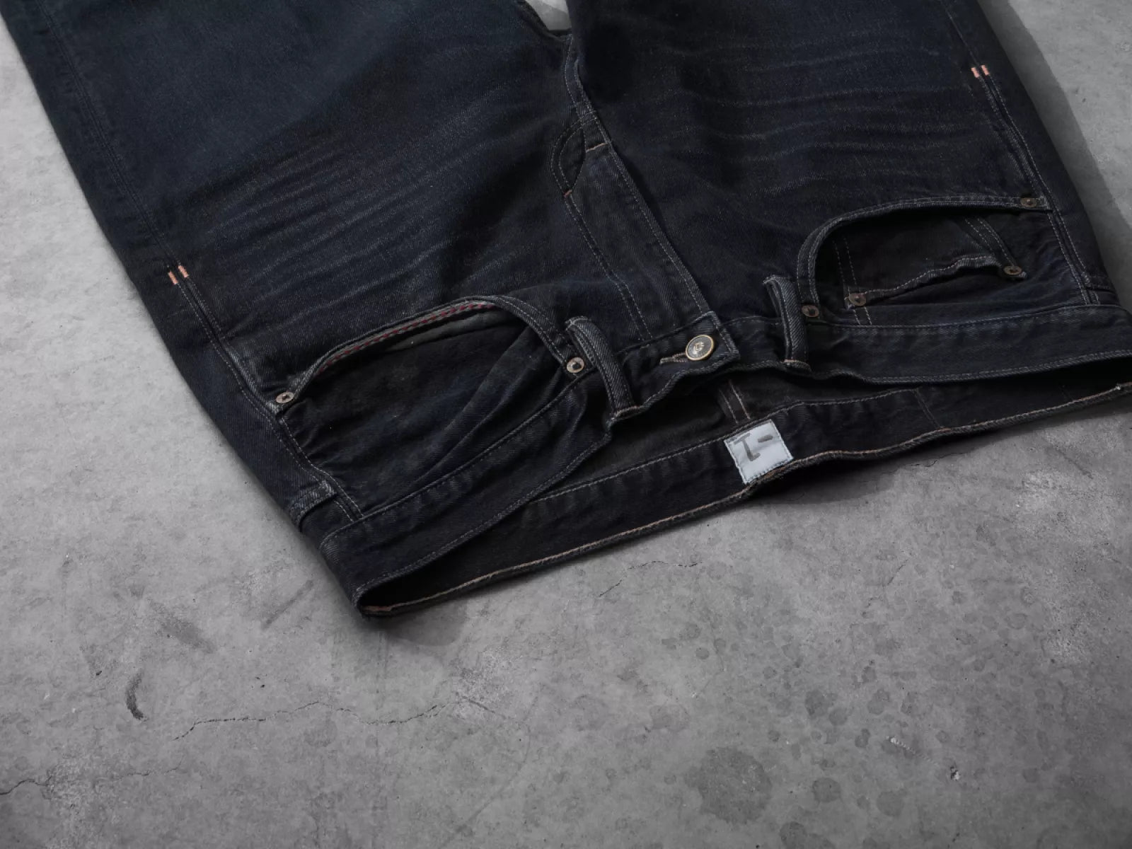 -1 -1 The One Jean - Black on blue Denim dark washed